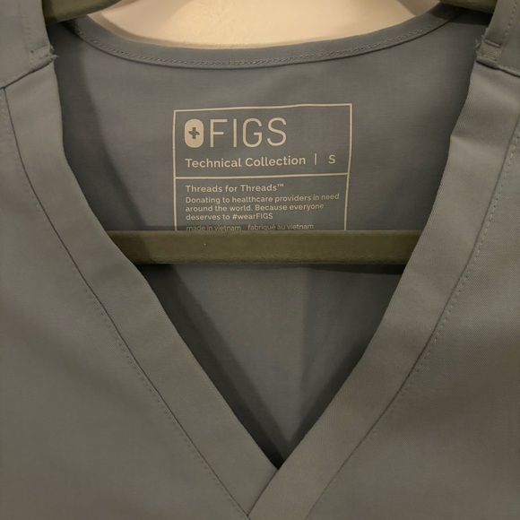 RARE FIGS DUSTY BLUE Scrub Top - Picture 3 of 4